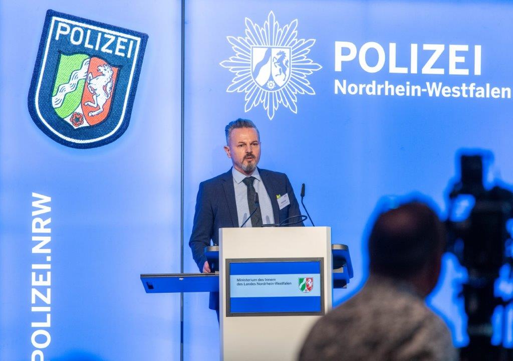 Jörg K. Unkrig bei seiner Rede im April 2022